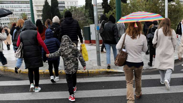 Κορονοϊός: Κοντά στα 2000 τα νέα κρούσματα στην Αττική - 1.303 στη Θεσσαλονίκη - Ανησυχία για Κρήτη και Λάρισα