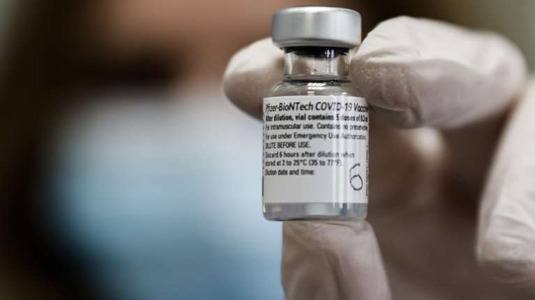 Επαφές Βρετανίας με ΕΕ για τα εμβόλια - &quot;Η Ευρώπη δεν θα μπλοκάρει τις δόσεις του Ηνωμένου Βασιλείου&quot;