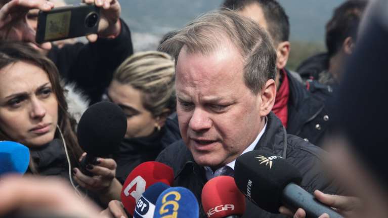 ΣΥΡΙΖΑ προς Καραμανλή: "Πόσο κράτησε ο πόνος και η ευθιξία του για την τραγωδία των Τεμπών;"