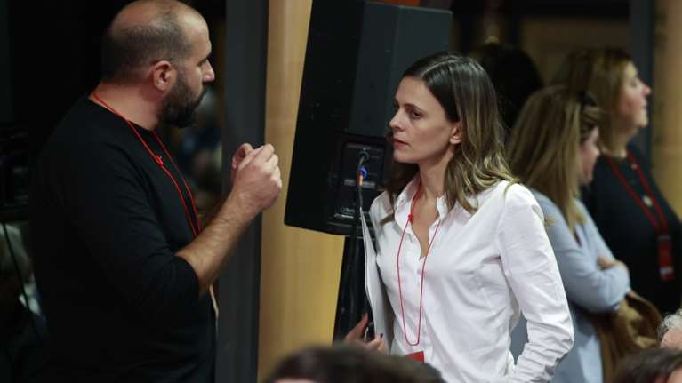 Αχτσιόγλου και Τζανακόπουλος: Οι φωτογραφίες τους στην Κεντρική Επιτροπή που προκάλεσαν συζητήσεις