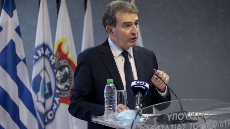 Χρυσοχοΐδης: Επρεπε να ασκηθούν διώξεις στους διαδηλωτές της Σύρου - Θα συλλαμβάνονται με βάση τον αντιρατσιστικό νόμο