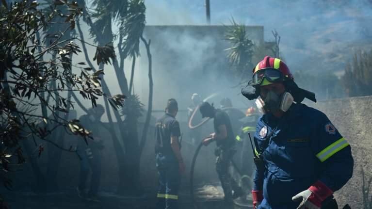Φωτιές στην Αττική: &quot;Η δυσκολότερη μέρα για φέτος&quot; - Τι λέει το Πυροσβεστικό Σώμα για τα μέτωπα σε Κερατέα και Σταμάτα