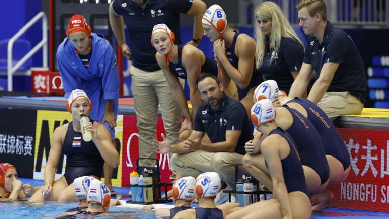 Πόλο Γυναικών: Ένας Έλληνας οδήγησε την εθνική Ολλανδίας στην κορυφή του κόσμου μετά από 32 χρόνια