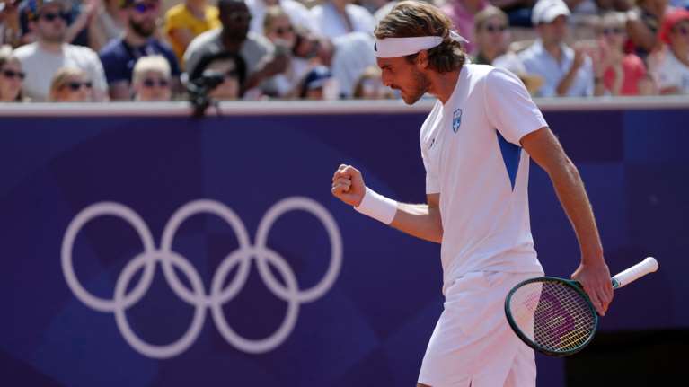 Παρίσι 2024: Βρήκε το ρυθμό του ο Στέφανος Τσιτσιπάς - Προκρίθηκε στους &quot;32&quot; - Νίκησε τον Μπέργκς με 2-1 σετ