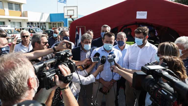 Σεισμός στην Κρήτη: Κλιμάκιο του ΣΥΡΙΖΑ με Νίκο Παππά και Κώστα Ζαχαριάδη στο Αρκαλοχώρι