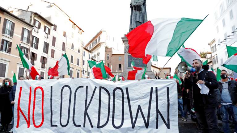 &quot;Σφυροκοπά&quot; ο κορονοϊός την Ιταλία: 31.758 κρούσματα και 297 θάνατοι το τελευταίο 24ωρο