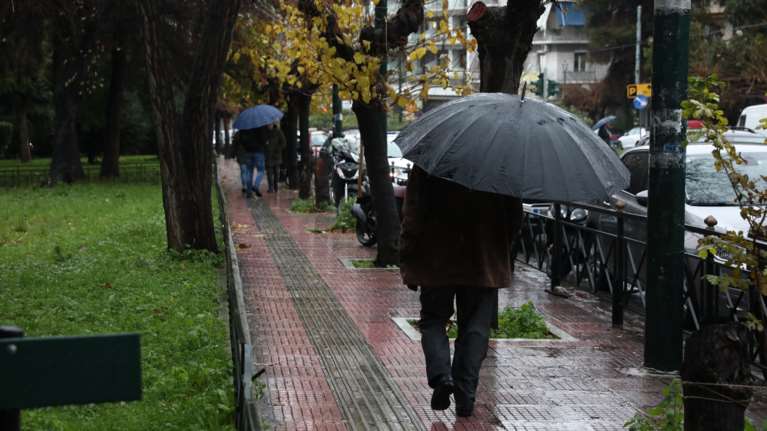 Σταδιακή βελτίωση του καιρού από σήμερα - Νέα κακοκαιρία από Τετάρτη με βροχές, καταιγίδες και αφρικανική σκόνη