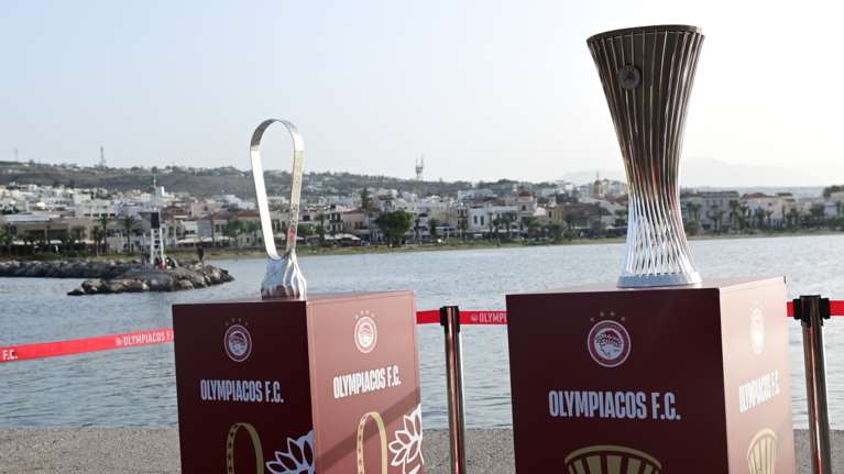 Ολυμπιακός: Οι ευρωπαϊκές κούπες κάνουν τον γύρο της Ελλάδας - Πλήθος κόσμου σε Χανιά και Ρέθυμνο [εικόνες - βίντεο]