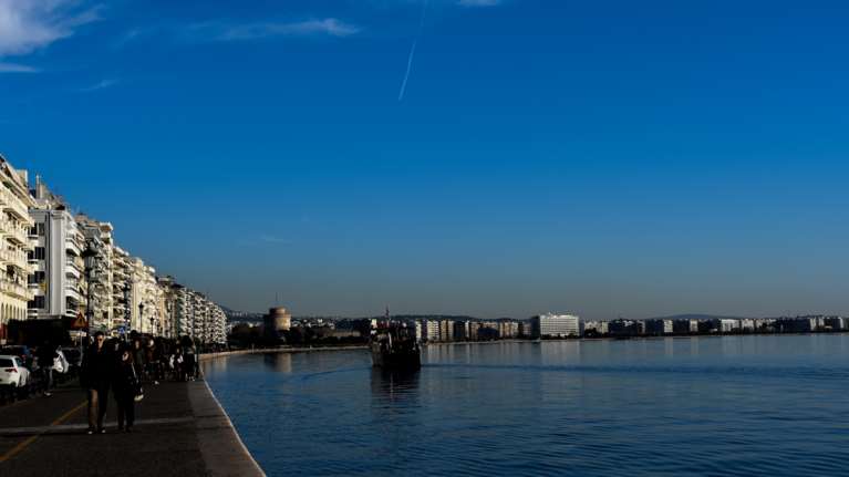 Καιρός: Ανοιξη μέσα... στο φθινόπωρο με 28αρια - Η πρόγνωση ως την Τρίτη