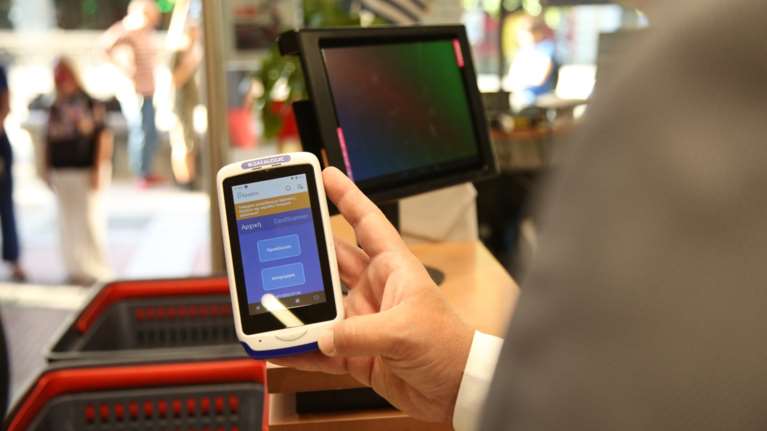 Ψηφιακή Κάρτα Εργασίας: Από σήμερα η απογραφή ωραρίου σε τράπεζες, σούπερ μάρκετ – Ακολουθούν ΔΕΚΟ, εστίαση, τουρισμός...