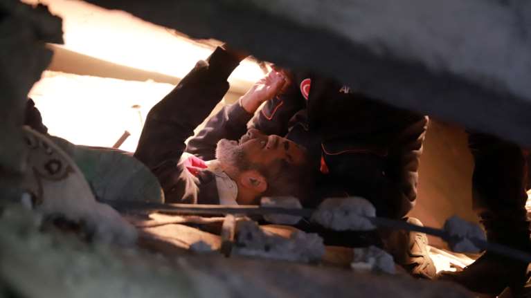 Σεισμός σε Τουρκία-Συρία: Συγκλονίζουν τα λόγια των εγκλωβισμένων στους διασώστες- &quot;Είμαι σπίτι μου;&quot;