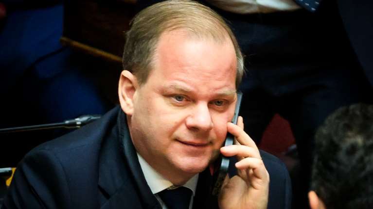 Τέμπη: "Ο Καραμανλής είναι ο δολοφόνος του παιδιού μου" - Η οργή του Χρήστου Χούπα για τον πρώην υπουργό της ΝΔ