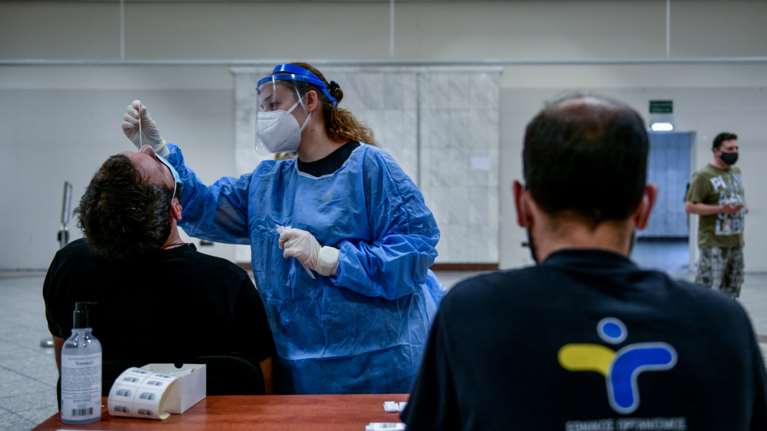 Κορονοϊός: Πάνω από 2.000 επιβεβαιωμένα κρούσματα με τη μετάλλαξη Όμικρον - Δύο ασθενείς με την Όμικρον 2