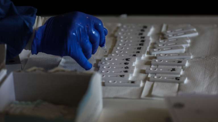 Δανία: Δύο ταξιδιώτες από την Νότια Αφρική έχουν μολυνθεί με την μετάλλαξη Όμικρον