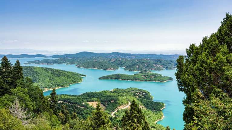 Καλοκαίρι στη Λίμνη Πλαστήρα με συναυλίες, πανηγύρια, παραστάσεις, γιορτή κρασιού και δραστηριότητες