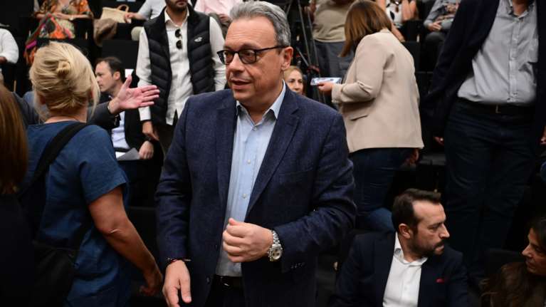 Συνάντηση Φάμελλου με εργαζόμενους από την &quot;Αυγή&quot; και το &quot;Κόκκινο&quot;