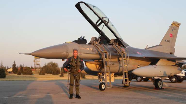 Ο Ακάρ πετάει με F-16 και δηλώνει: Οσοι κάνουν νταηλίκια στην Ανατολική Μεσόγειο, θα φύγουν όπως ήρθαν