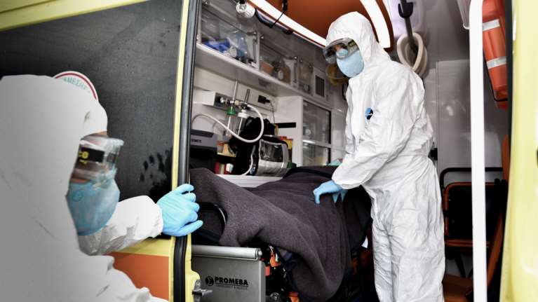 Κοροναϊός:Αναλυτικές οδηγίες για τη φροντίδα ύποπτου κρούσματος στο σπίτι