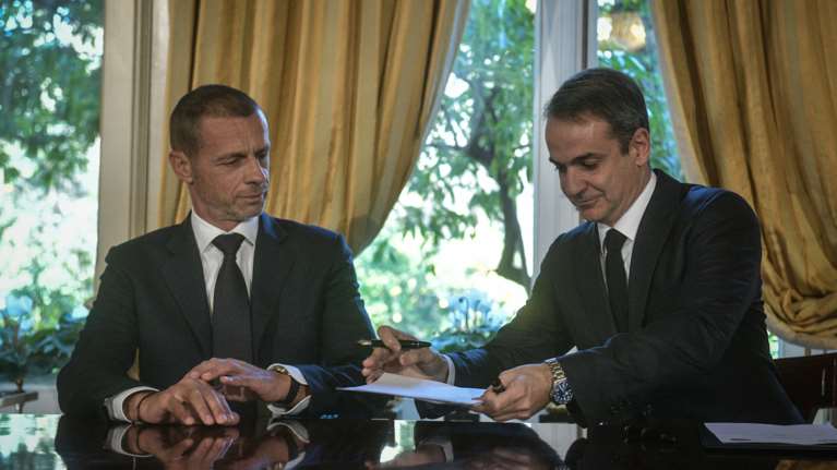 Μητσοτάκης - Τσέφεριν: Υπέγραψαν την αναμόρφωση του ελληνικού ποδοσφαίρου [Βίντεο]