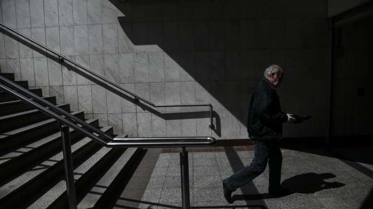 Κορονοϊός - καθηγητής Σύψας: Τα μέτρα ενδεχομένως θα ισχύουν και μέχρι τα μέσα Ιουνίου