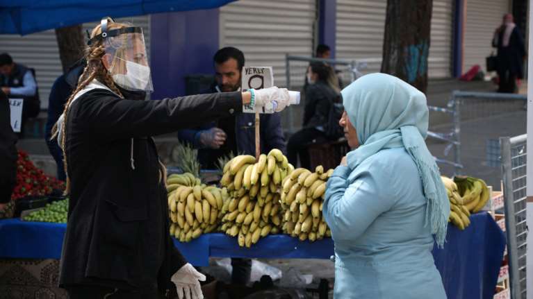 Κορονοϊός: Πάνω από 1.000 οι νεκροί στην Τουρκία - Απαγόρευση κυκλοφορίας σε όλες τις μεγάλες πόλεις