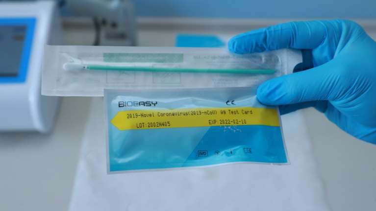 Αυτά είναι τα νέα τεστ εξπρές αντισωμάτων κορονοϊού στο σπίτι - Θα είναι όπως τα τεστ εγκυμοσύνης