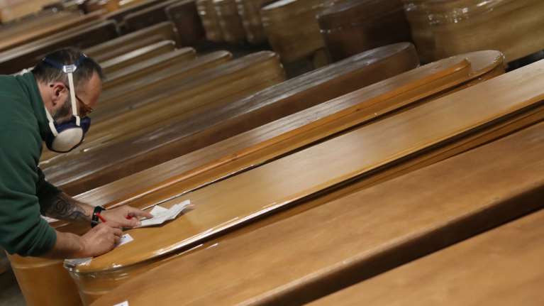 Κορονοϊός - Φρίκη στην Ισπανία: 932 νεκροί σε μία μέρα - Ξεπέρασε την Ιταλία σε κρούσματα