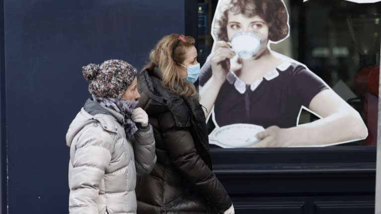 Τσιόδρας: Τι πρέπει να προσέχουν οι κάτω των 50, οι καρδιοπαθείς και οι έγκυες