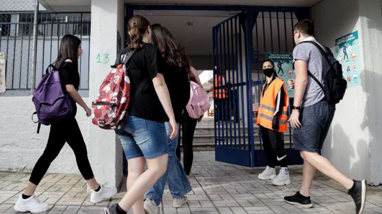 Δημοσκόπηση MRB: Ηχηρό "όχι" από το 66,8% για το άνοιγμα των δημοτικών σχολείων