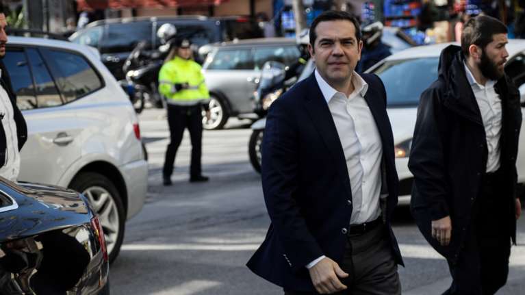 ΣΥΡΙΖΑ: Μετά την ...Ανάσταση, η &quot;σταύρωση&quot; της κυβέρνησης για το &quot;μαξιλάρι&quot;