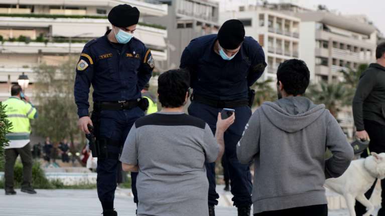 Απαγόρευση κυκλοφορίας: 2.322 πρόστιμα και 22 συλλήψεις το τελευταίο 24ωρο