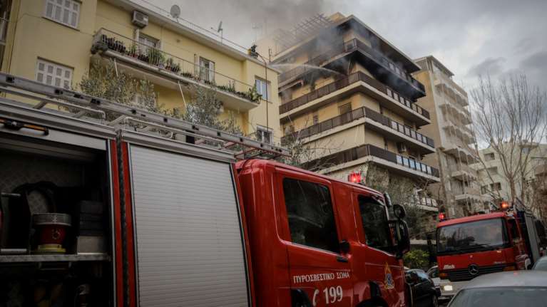 Μεγάλη φωτιά σε διαμέρισμα στο κέντρο της Θεσσαλονίκης
