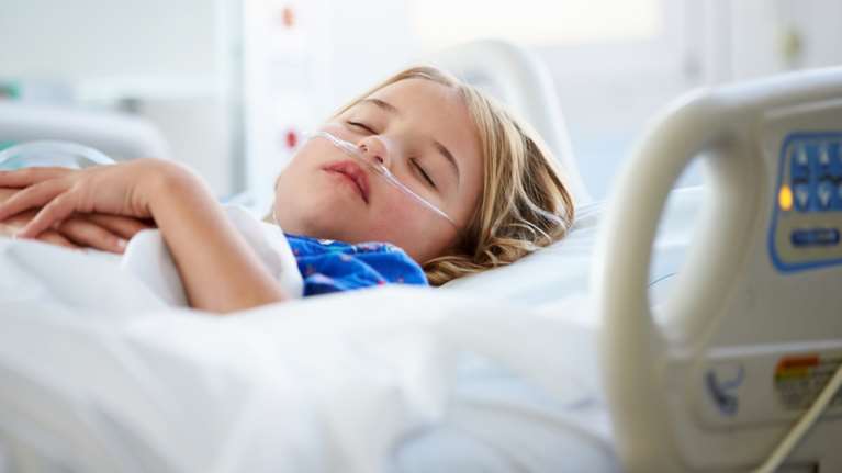 Αυτά είναι τα τρία συμπτώματα του στρεπτόκοκκου που χτυπούν καμπανάκι - Το ύπουλο μικρόβιο που προκαλεί ανησυχία