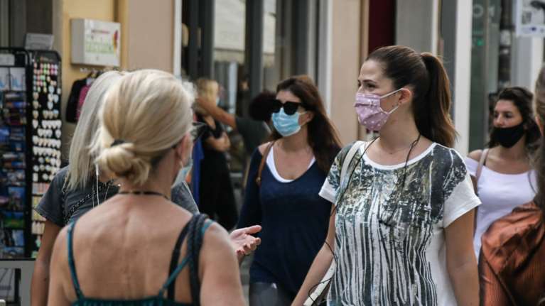 Κορονοϊός: "Μαύρος" Οκτώβριος με 170 θανάτους στις ηλικίες άνω των 65 - Επικίνδυνη ομάδα οι νέοι