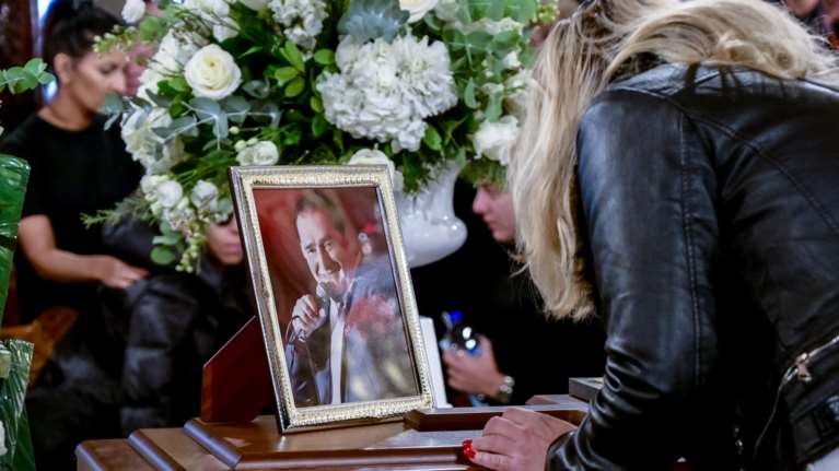 Βασίλης Καρράς: Στην Καβάλα η ταφή του - Η επιθυμία της οικογένειας και ο ξεχωριστός αποχαιρετισμός