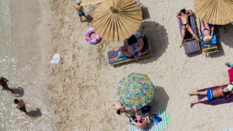 Επέλαση του καύσωνα: &quot;Καμίνι&quot; και την Κυριακή η χώρα με 40άρια [χάρτες]