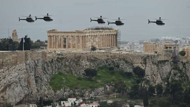 Bloomberg: Η Ελλάδα προσφέρει πολύτιμα μαθήματα στην Ευρώπη για τις αμυντικές δαπάνες