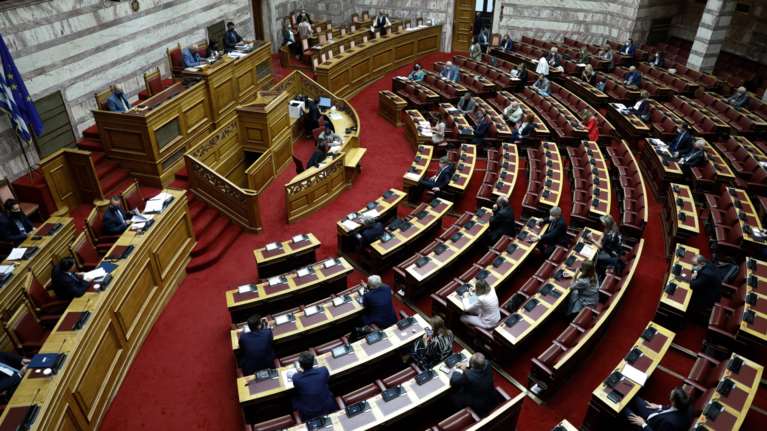 Live η συζήτηση στη Βουλή για την πρόταση μομφής του ΣΥΡΙΖΑ κατά του Σταϊκούρα