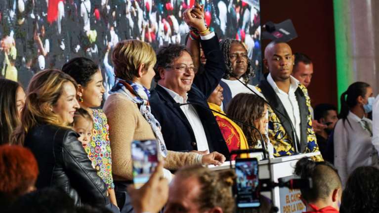 Εκλογές στην Κολομβία: Ο κεντροαριστερός Πέτρο εναντίον του ανεξάρτητου Ερνάντες στον 2ο γύρο