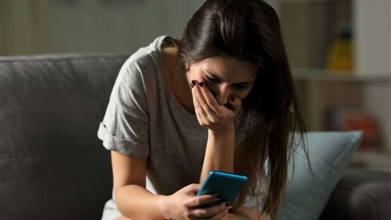 Revenge porn: Οι εκβιαστικοί διάλογοι στη Λάρισα - &quot;Σε παρακαλώ, δεν έχω τα λεφτά - Τίποτα δεν θα μου κάνει η Αστυνομία&quot;