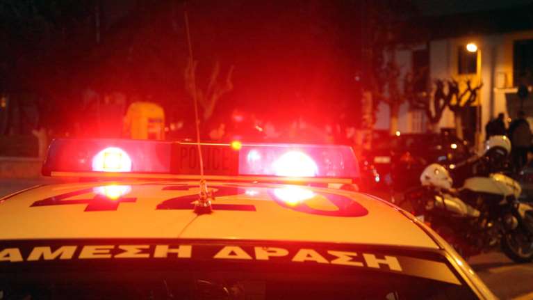 Καλύβια: Καρέ-καρέ η καταδίωξη διαρρηκτών - &quot;Κέντρο, μας πετάει μάρμαρα&quot;