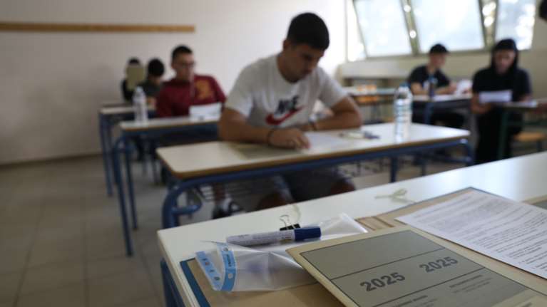 Πανελλήνιες 2025: Σε Λατινικά, Χημεία και Πληροφορική εξετάζονται σήμερα οι υποψήφιοι των Γενικών Λυκείων