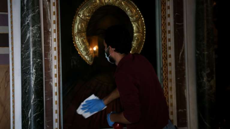 Θεία λειτουργία σε τρεις &quot;βάρδιες&quot; από την Κυριακή στον Βόλο- Από τις 07.30 έως τις 11.00