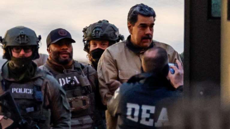 Ο Μαδούρο στο δικαστήριο κρατούσε σημειώσεις και δήλωσε "αθώος και αιχμάλωτος πολέμου" - Η επόμενη μέρα στη Βενεζουέλα