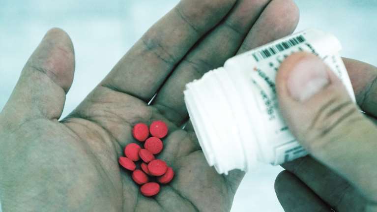 Κορονοϊός: Eλπίδες για θεραπεία από την Pfizer - Αρχίζει κλινικές δοκιμές για φάρμακο που χορηγείται από το στόμα