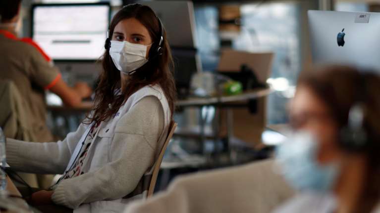 Κορονοϊός- Ερευνα σοκ: Ο ιός μεταδίδεται πολλές ημέρες πριν από την εμφάνιση των πρώτων συμπτωμάτων