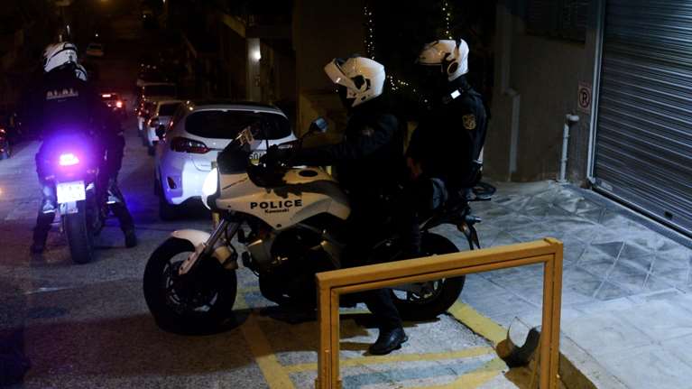 Λάρισα: Σύλληψη Σέρβου κακοποιού που αναζητούσε η Ιντερπόλ– Κυκλοφορούσε με ηλεκτρικό πριόνι και φλόγιστρο