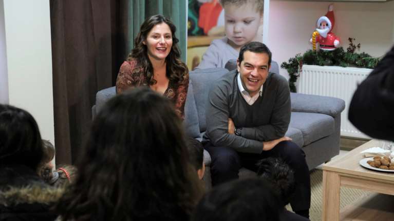 Με κορονοϊό ο γιος του Αλέξη Τσίπρα - Τεστ για όλους στην Κουμουνδούρου - Ευχές από Μητσοτάκη και Μαρέβα