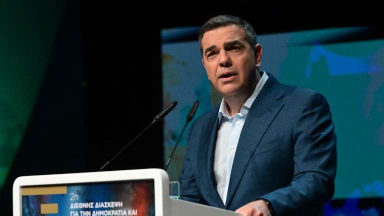 Σύνθημα επιστροφής από Τσίπρα: &quot;Νέος πατριωτισμός απέναντι στην κλεπτοκρατία - Χρειαζόμαστε ένα νέο κίνημα που θα εμπνεύσει&quot; [εικόνες]