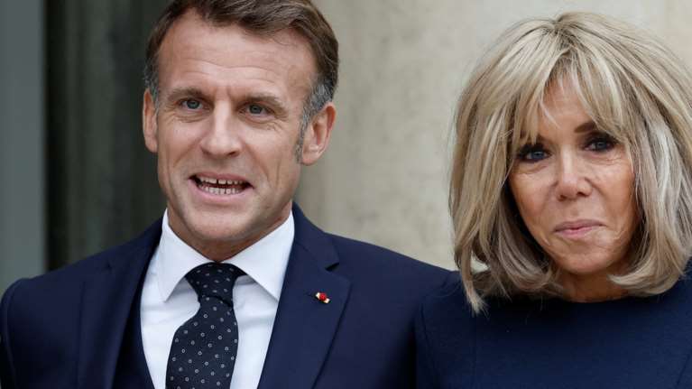 Μπριζίτ Μακρόν: Δίνει μάχη για να αποδείξει ότι... δεν είναι άντρας - Στο εδώλιο 10 άτομα για τα fake news